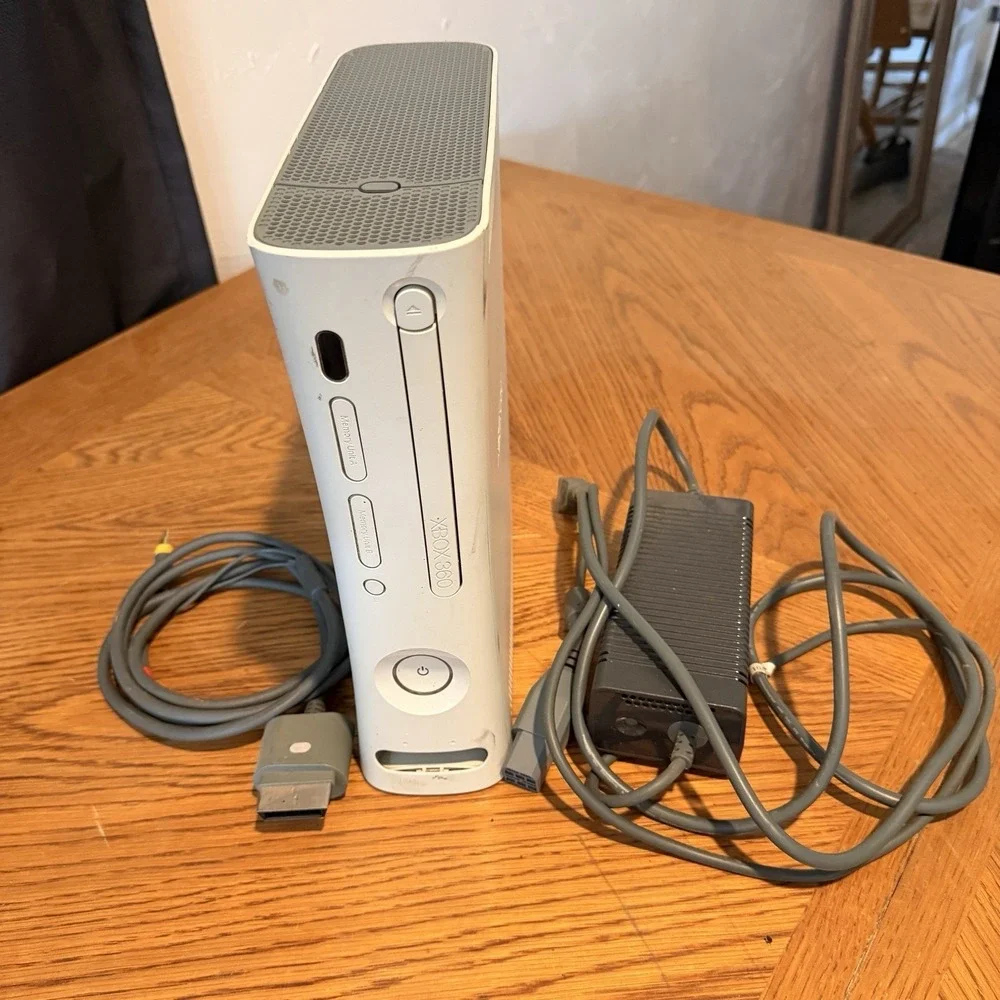Microsoft Xbox 360 Console White OEM Power Supply AV Cable Untested
